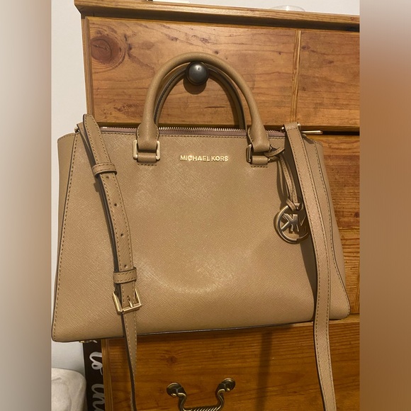 Michael Kors Medium Over the Shoulder/Crossbody Purse - Picture 1 of 3